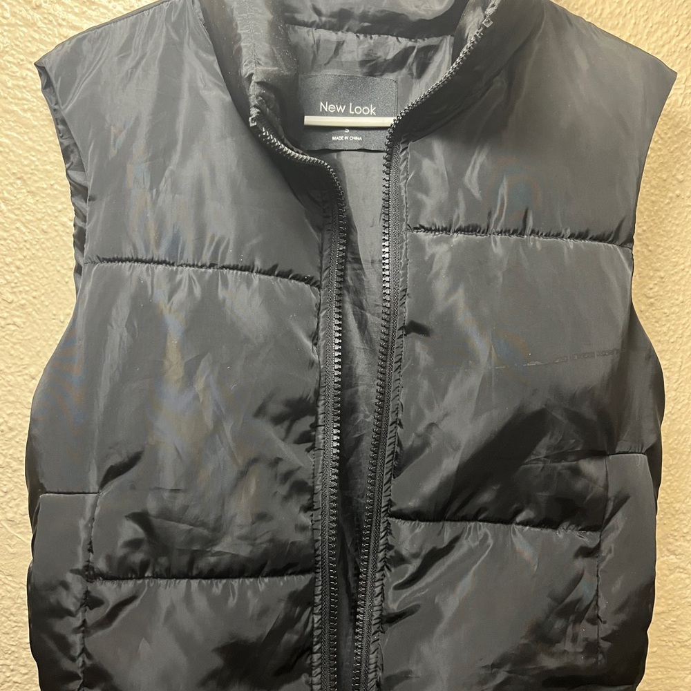 Women’s back puffer vest